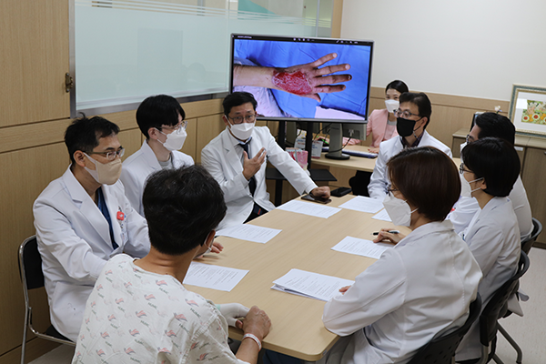 중증화상 다학제 통합 진료상담 모습 사진