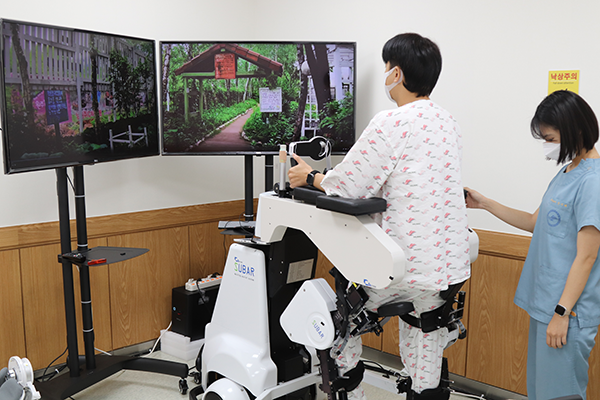 로봇재활치료(웨어러블로봇 슈바) 사진