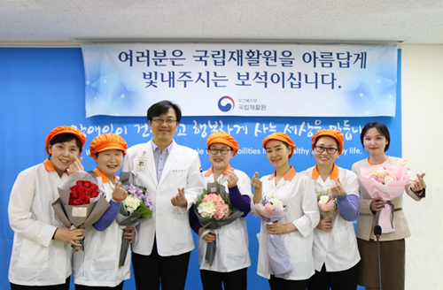 매달 생일을 맞은 직원들, 수고한 직원들을 축하하는 보석의 날 행사