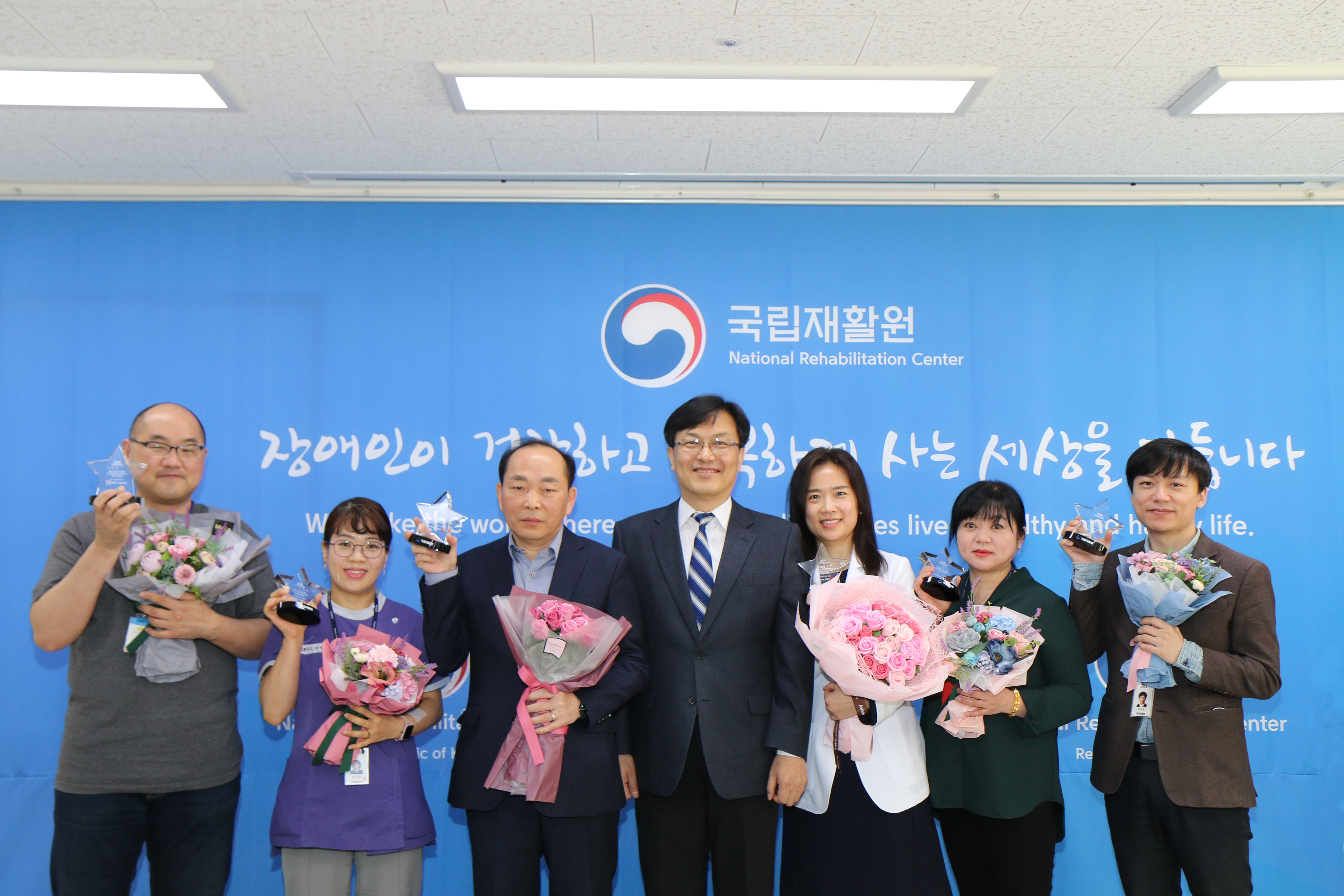환자와 직원들에게 많은 칭찬을 받아 스타직원에 선발된 분들